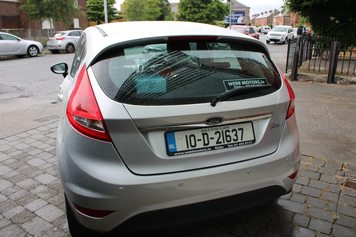 Ford Fiesta 1.4 TITANIUM AUTOMATIC 2010 - Image 4