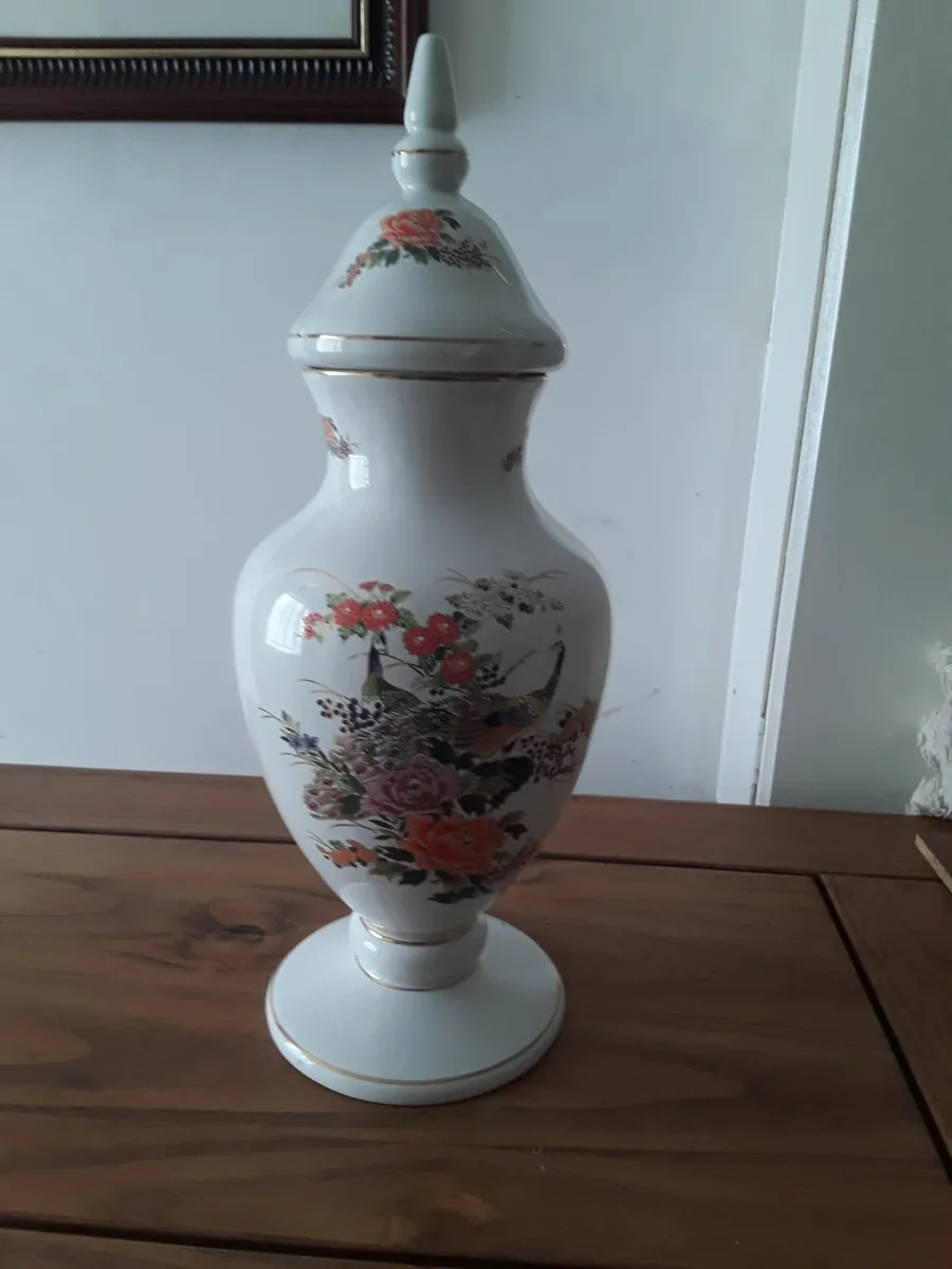 Lovely vintage biscuit jar or vace imperfect condi - Image 1