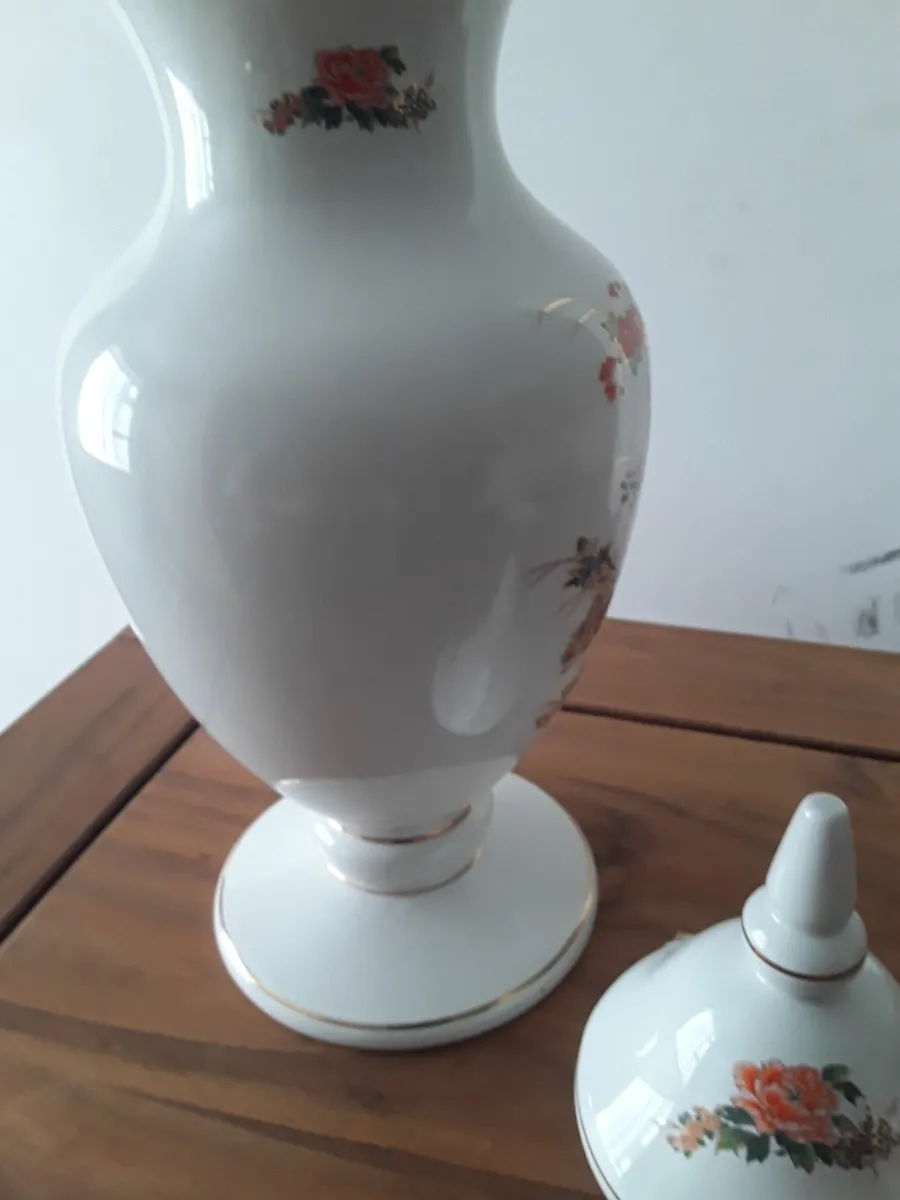 Lovely vintage biscuit jar or vace imperfect condi - Image 2