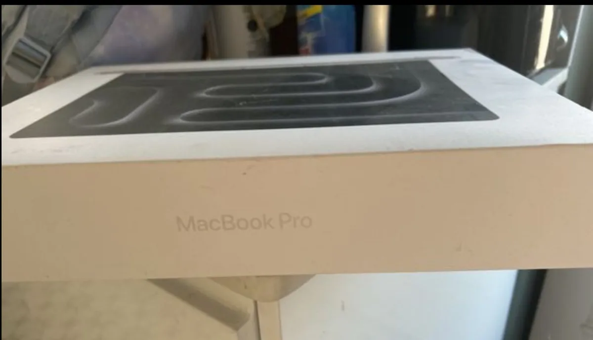 MacBook Pro M3 8GB 512 14” - Image 1