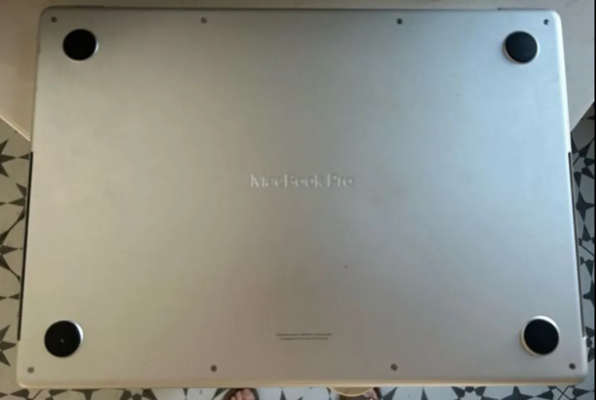 MacBook Pro M3 8GB 512 14” - Image 3