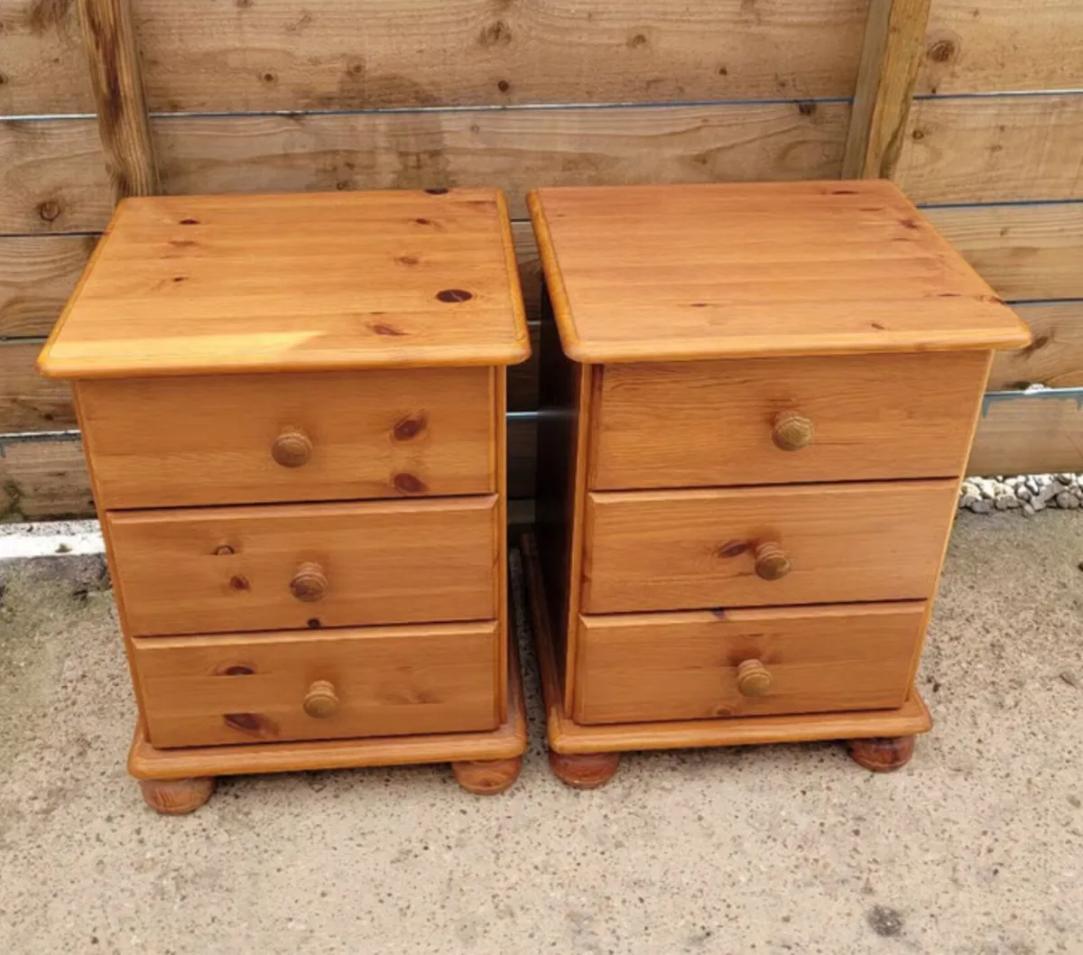 Bedside lockers / cabinets