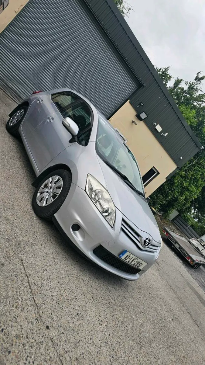 2010 Toyota Auris 1.4 D4d - Image 2