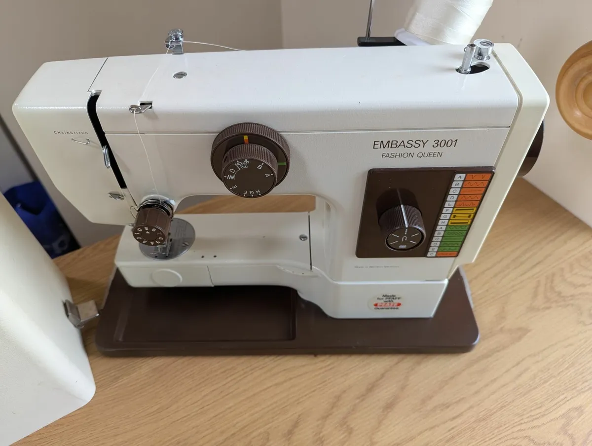 Sewing machine Pfaff - Image 1