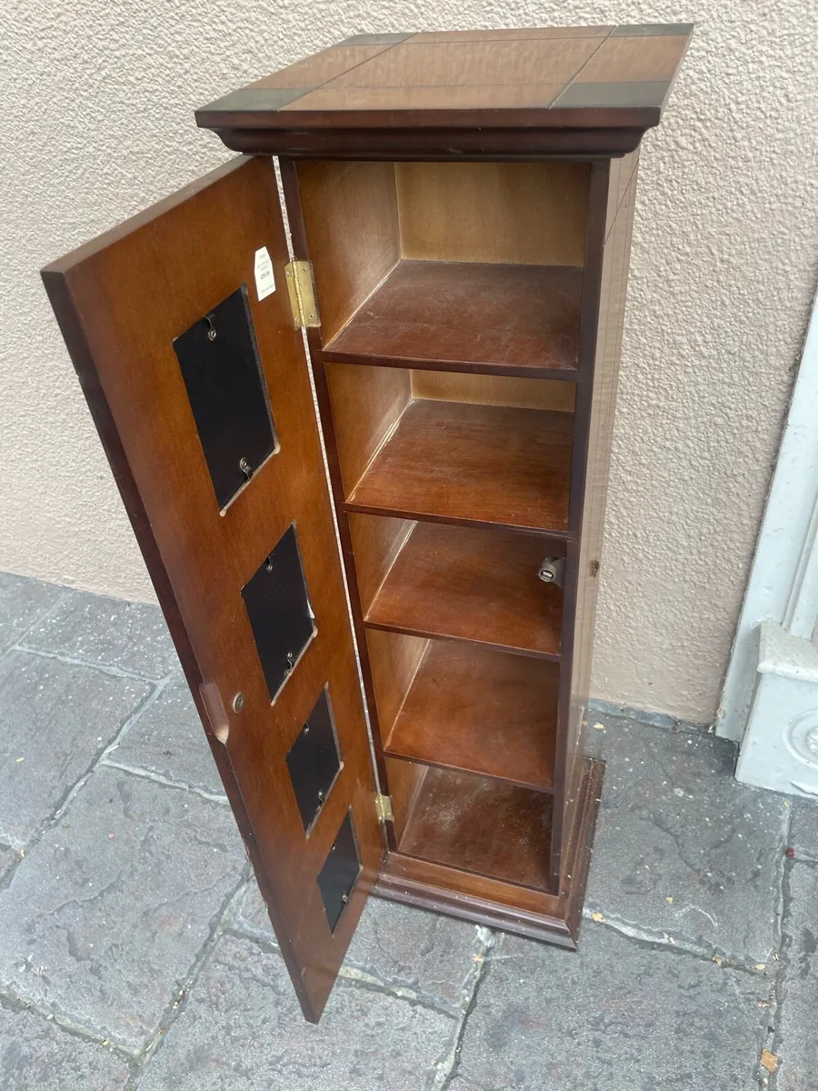 Cb/photo/storage cabinet - Image 1