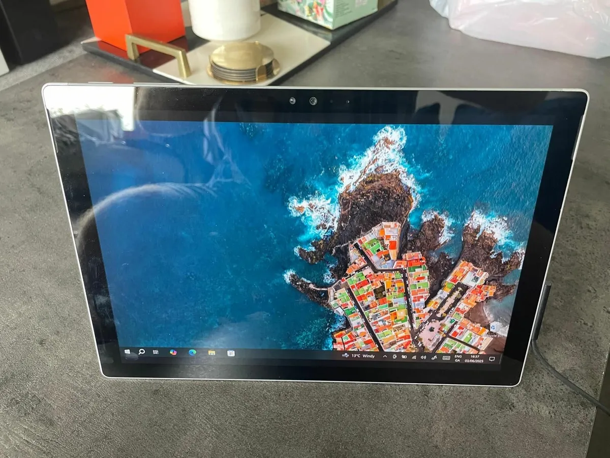 Microsoft Surface Pro 4 - Please Read Carefully - Image 1