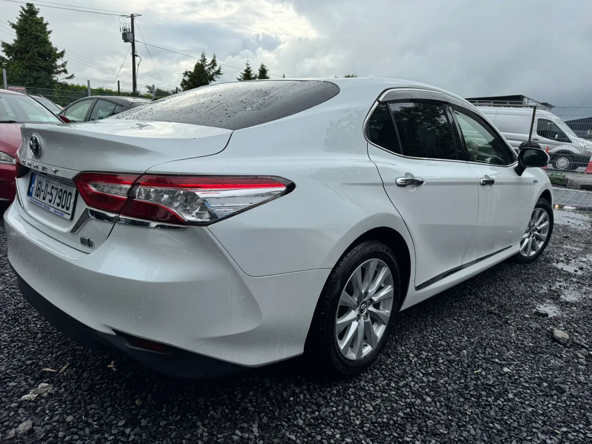 Toyota Camry Hybrid Automatic - Image 3