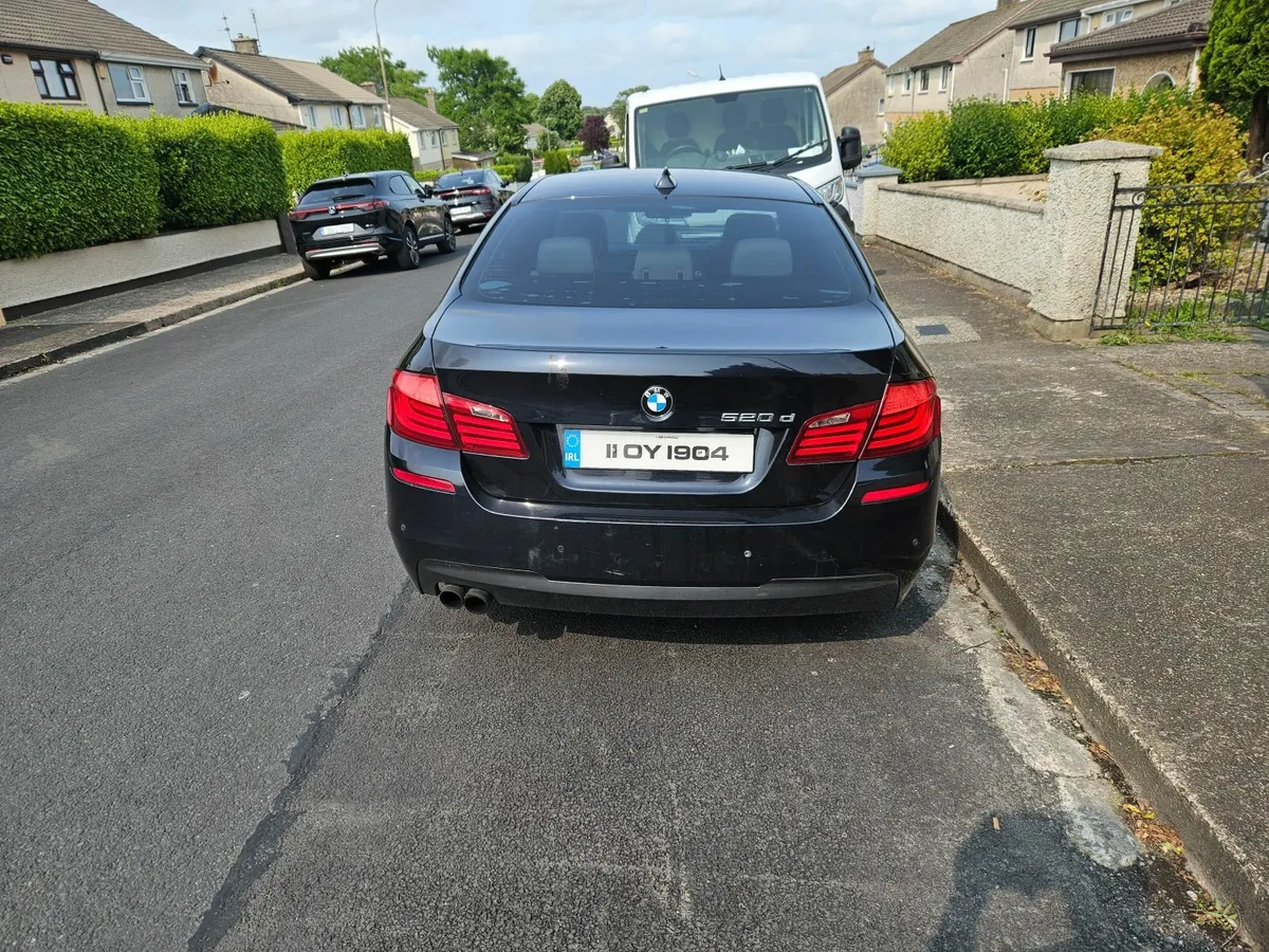 BMW 5-Series 2011 - Image 4