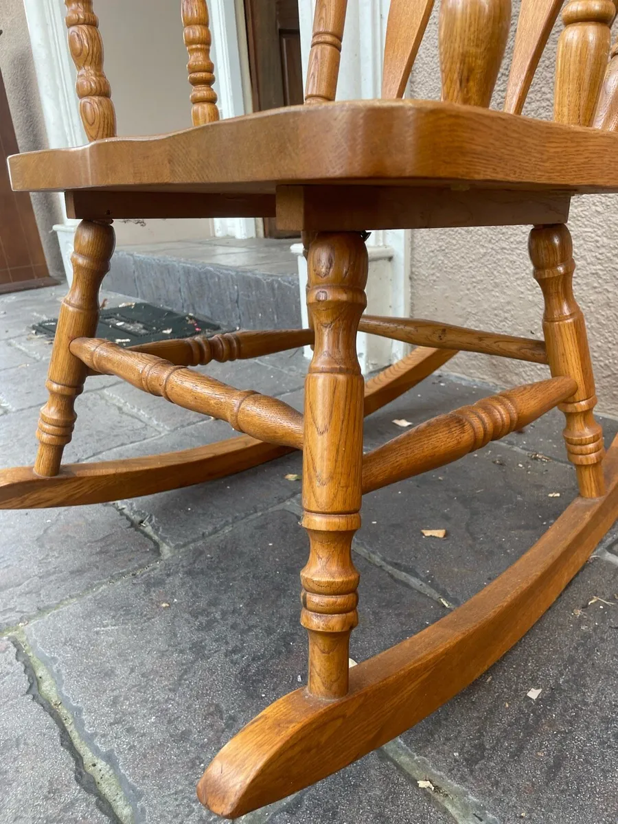 Smooth oak wood rocking chair - Image 2