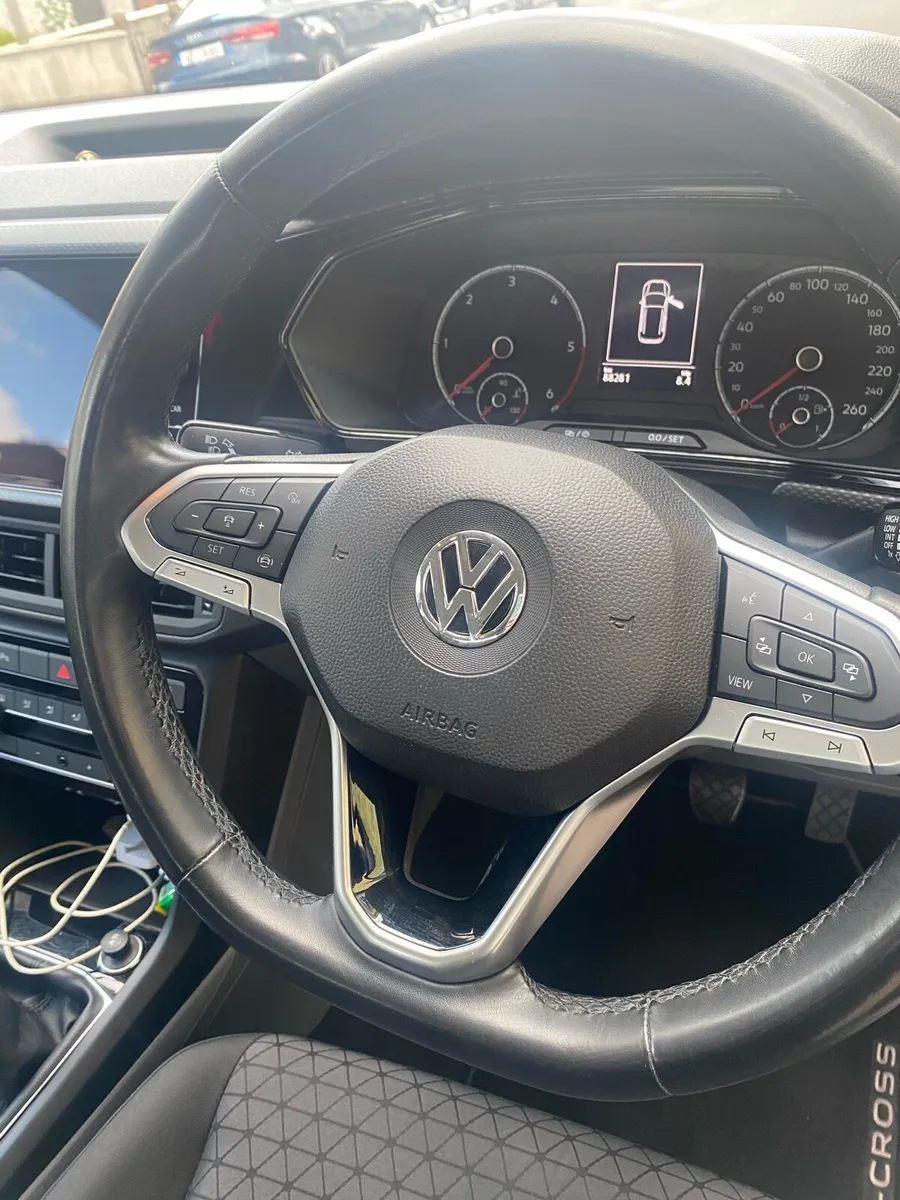 Car - Image 4