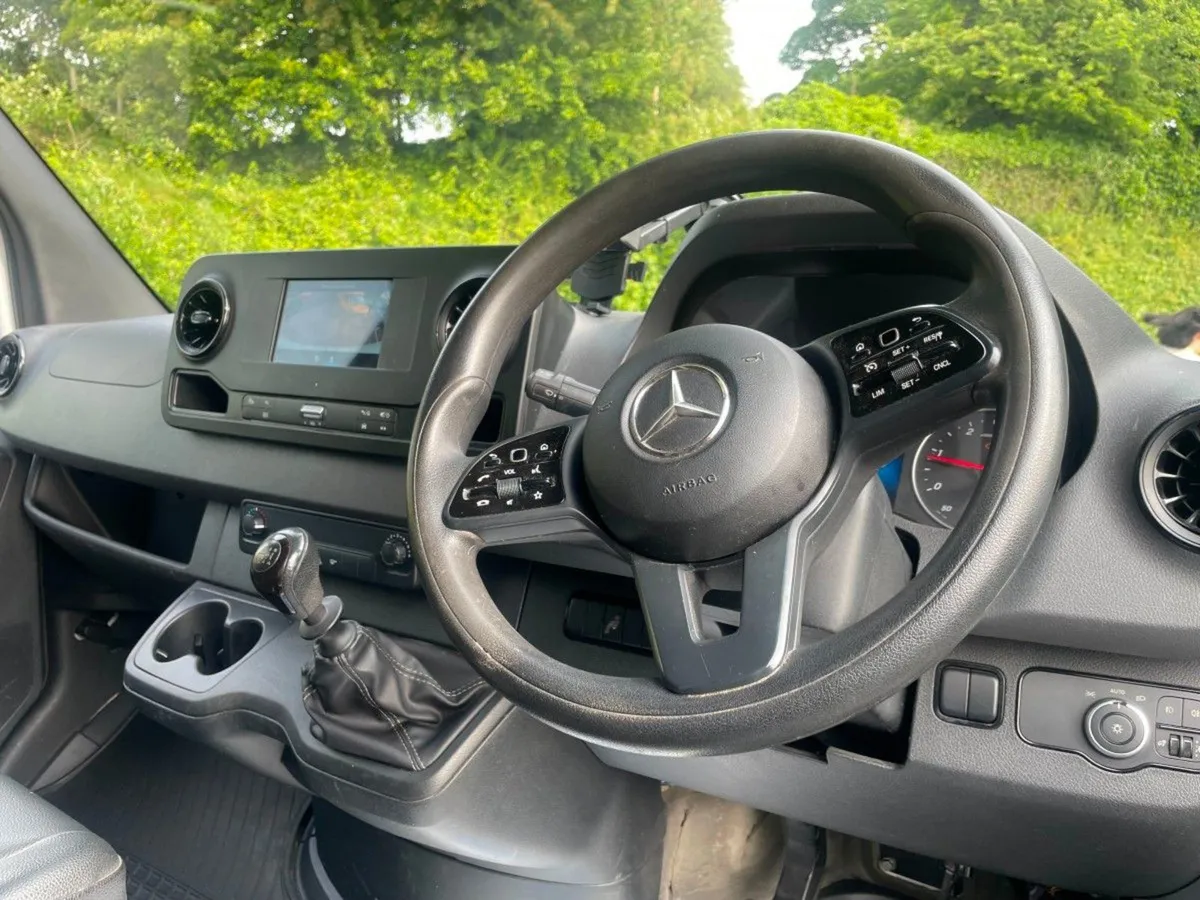 Mercedes-Benz Sprinter 317LWB High Roof - Image 4