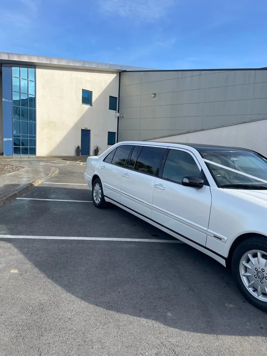 Mercedes Limo - Image 2
