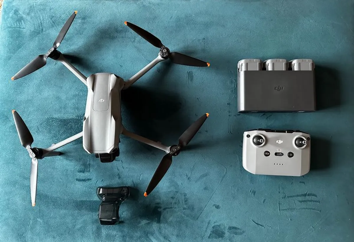 Dji Air 3  - Fly More Combo (dji Rc-n2) - Image 1