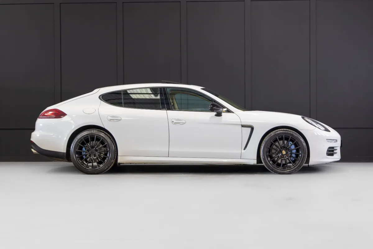 142 Porsche Panamera V6 Diesel - Image 2