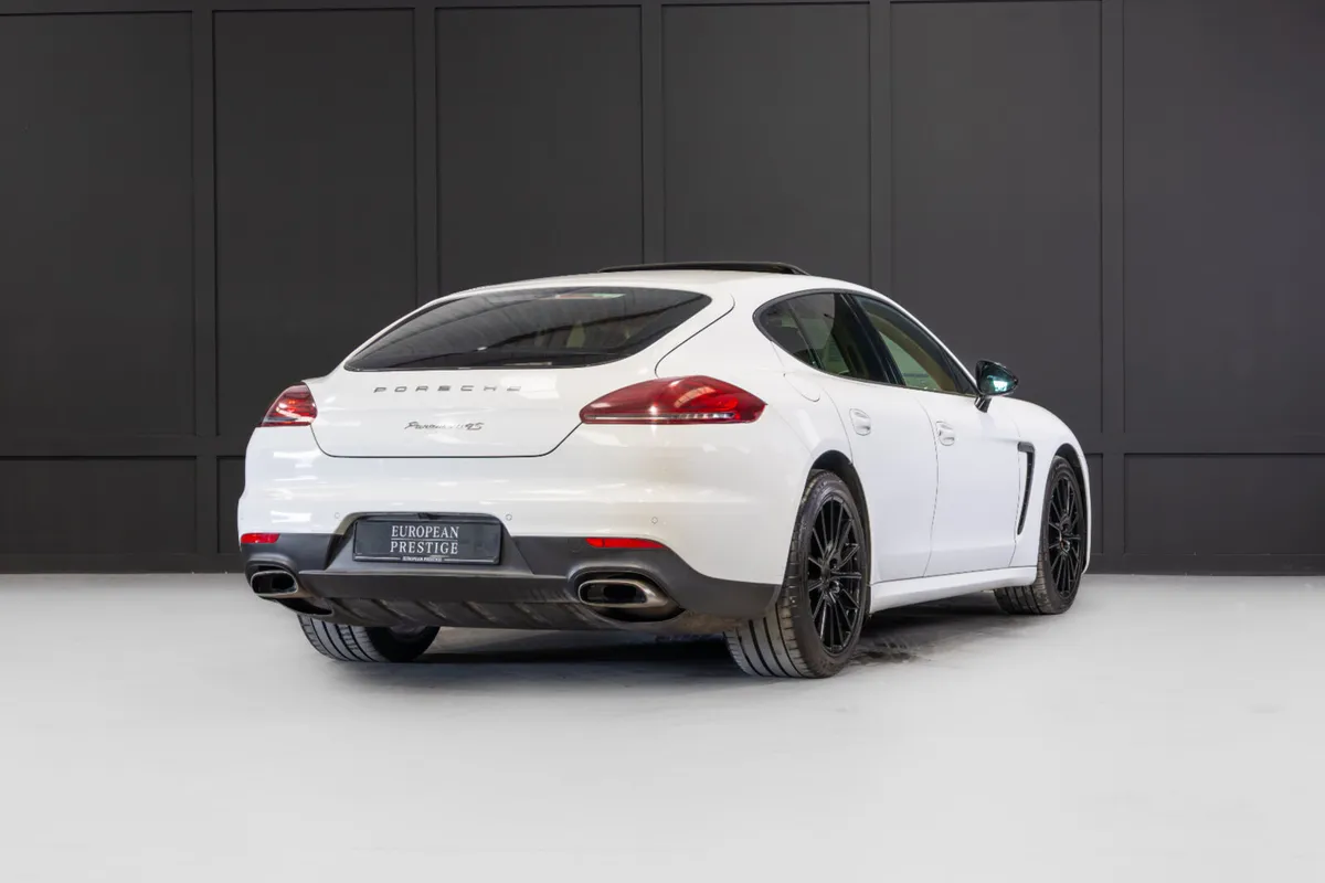 142 Porsche Panamera V6 Diesel - Image 3