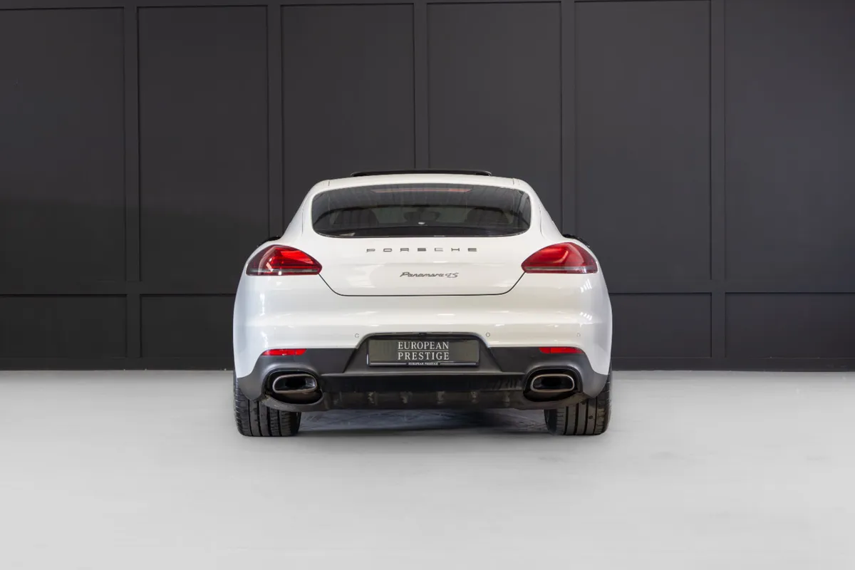 142 Porsche Panamera V6 Diesel - Image 4