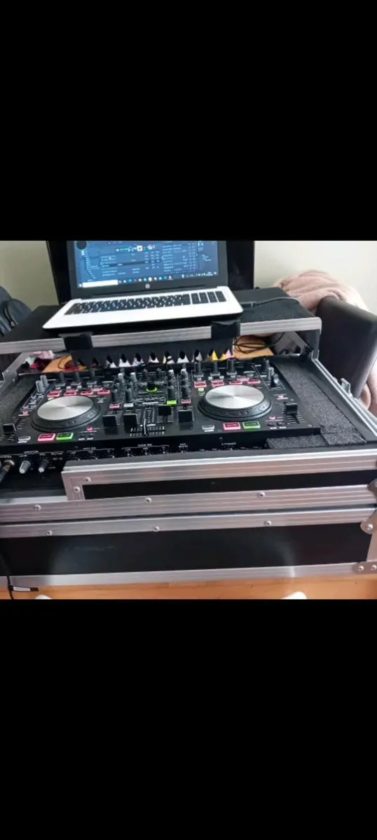 Denon 6000mk2 & set of LED lights with stand - Image 1