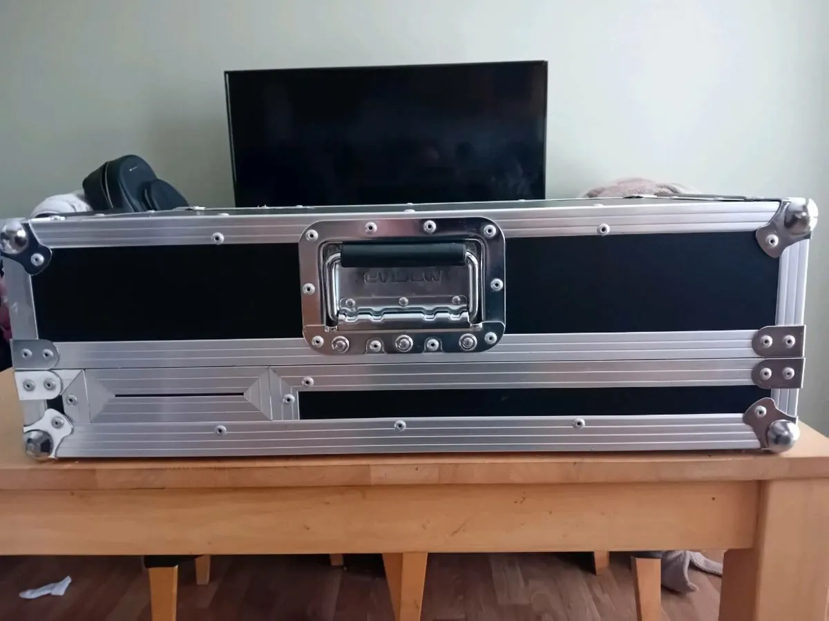 Denon 6000mk2 & set of LED lights with stand - Image 2