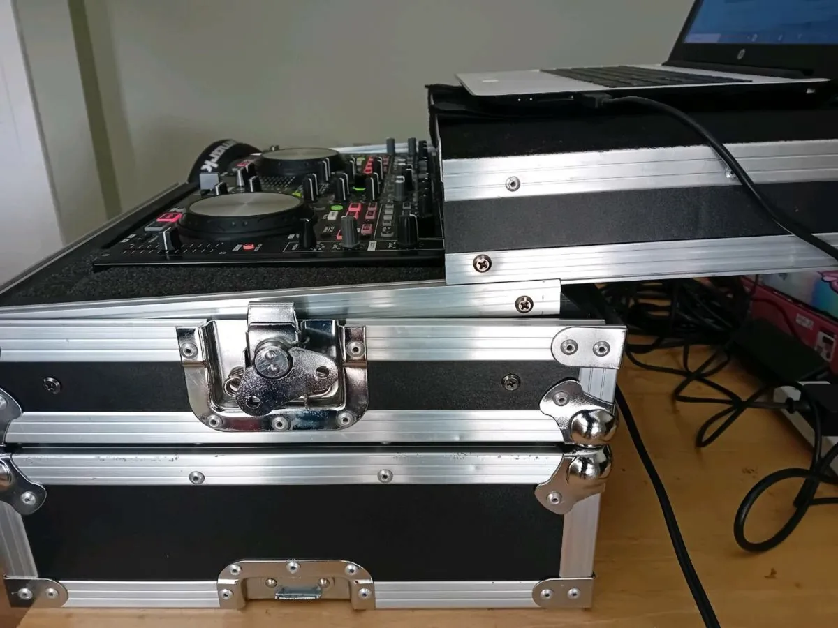 Denon 6000mk2 & set of LED lights with stand - Image 3