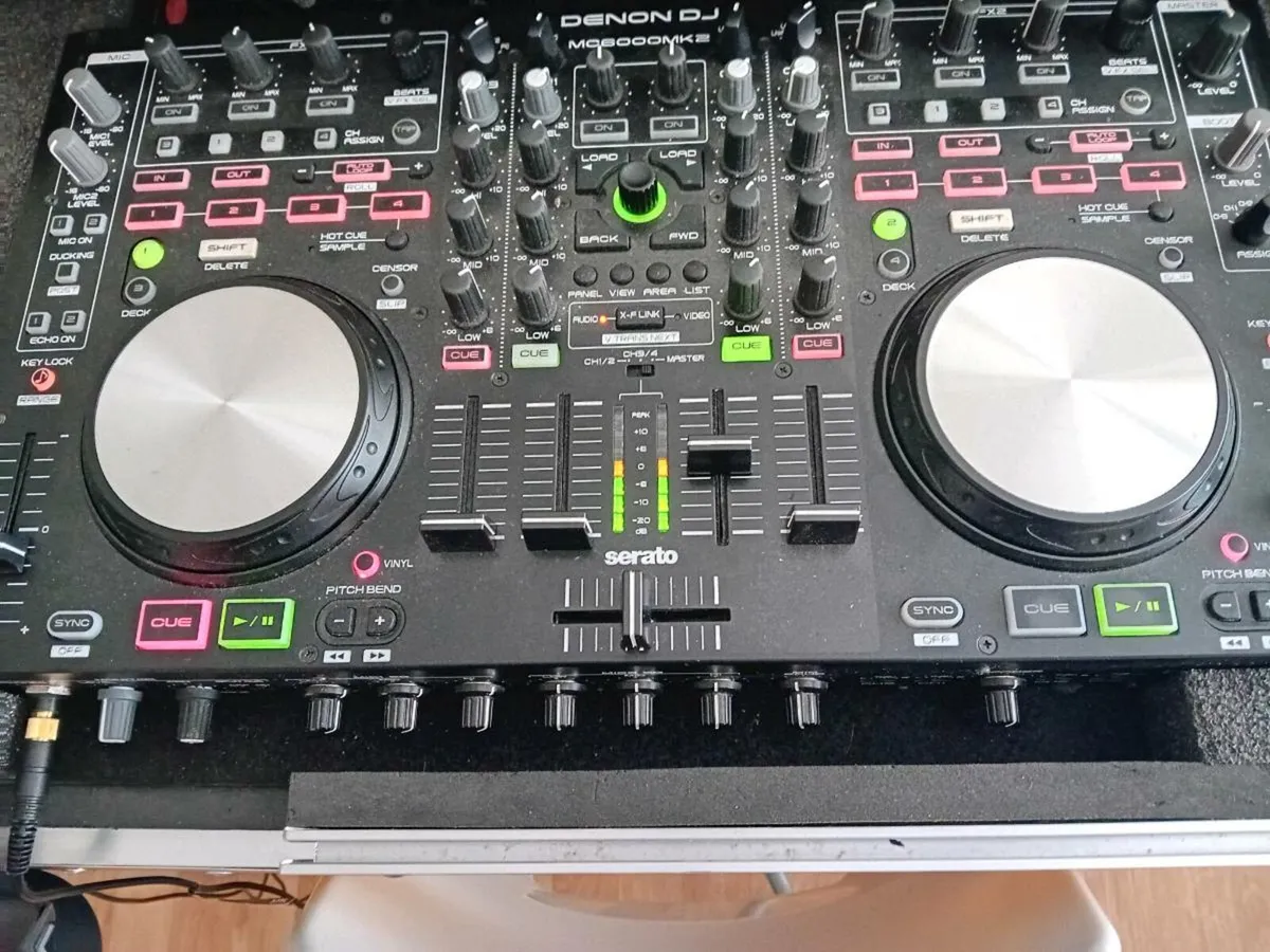 Denon 6000mk2 & set of LED lights with stand - Image 4