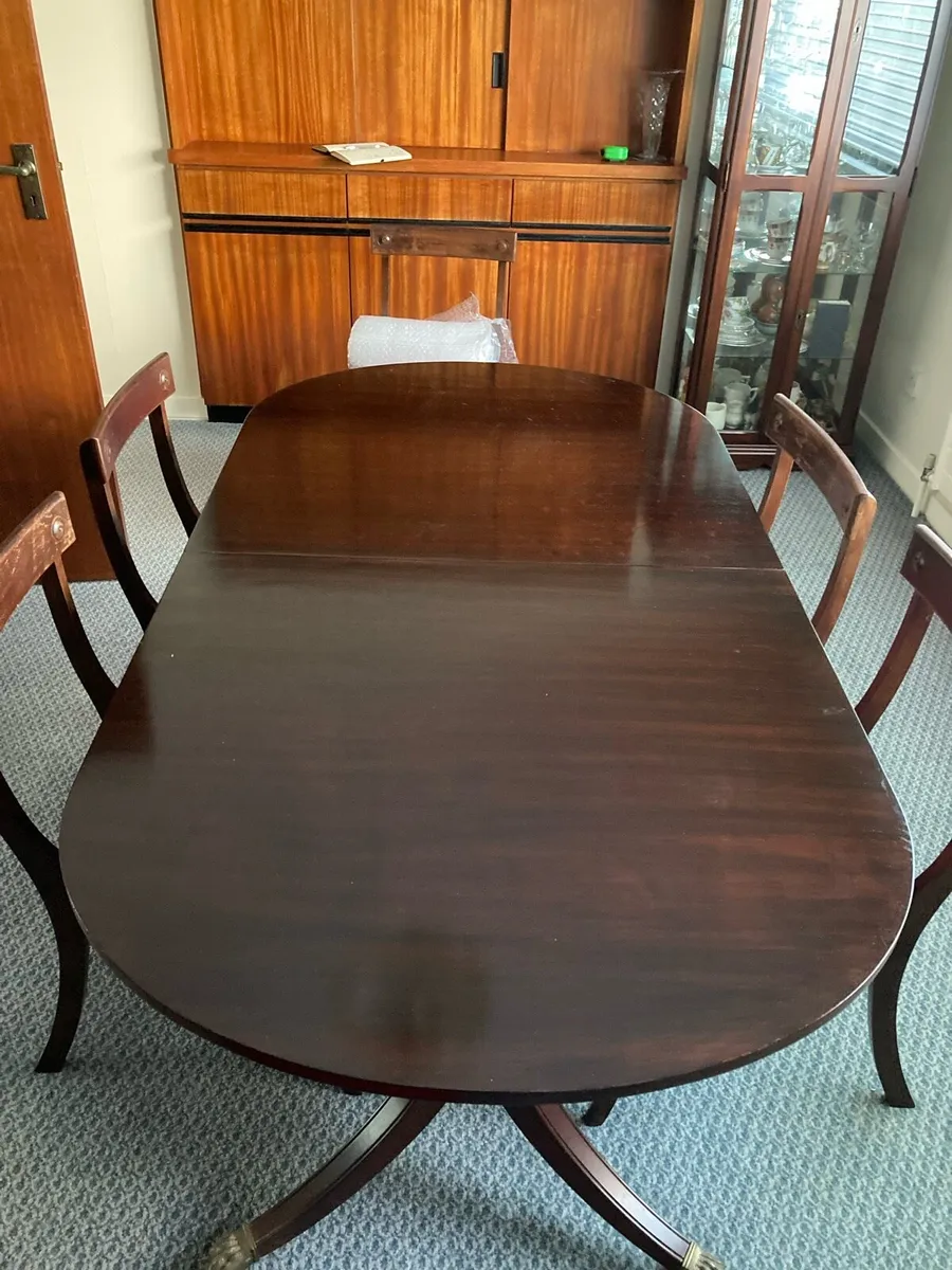 Dining room table - Image 1