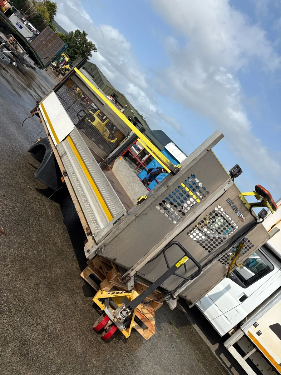 14FT Dropside Body with Tail-Lift - Image 1