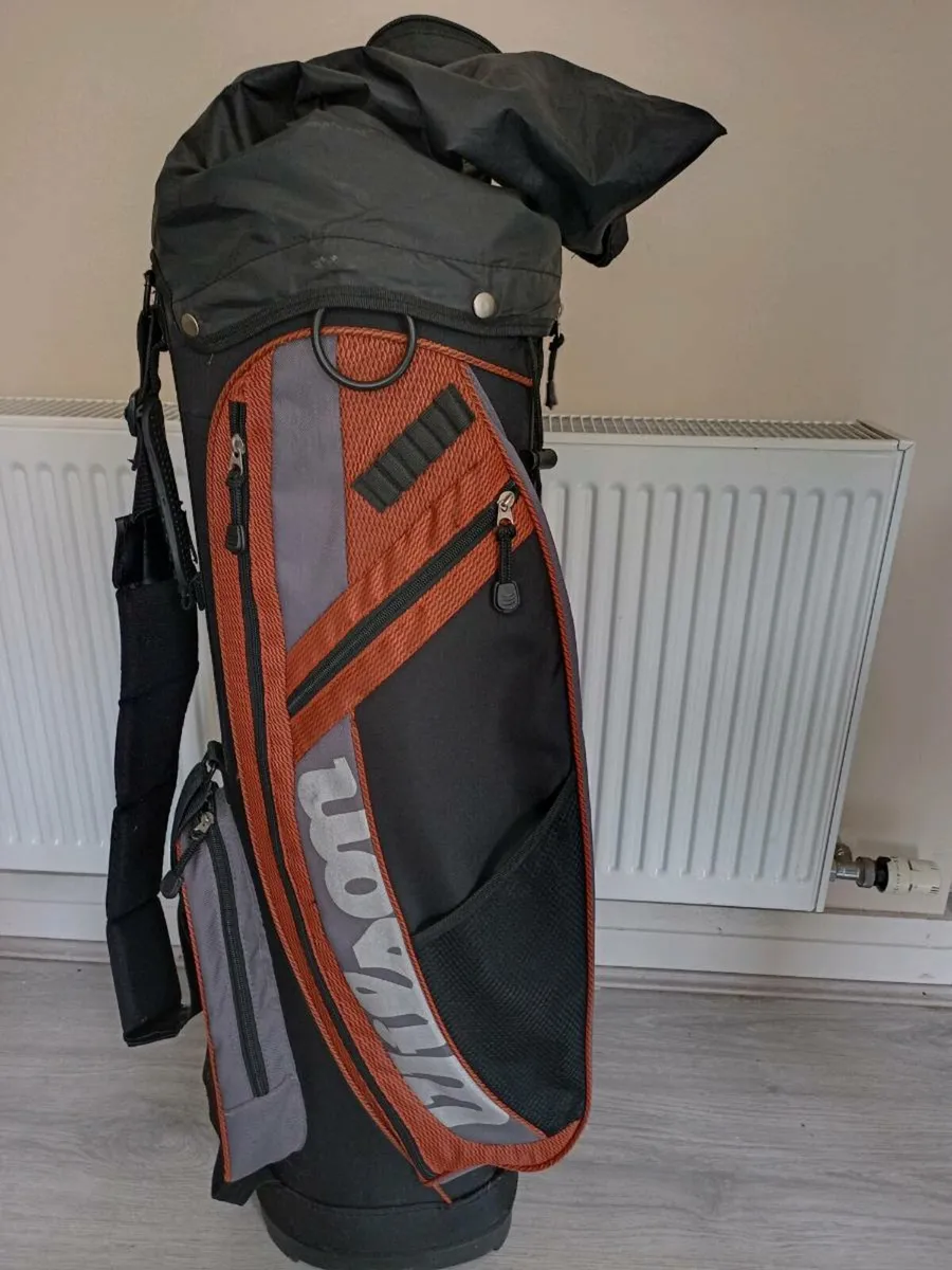 Wilson golf bag. - Image 1
