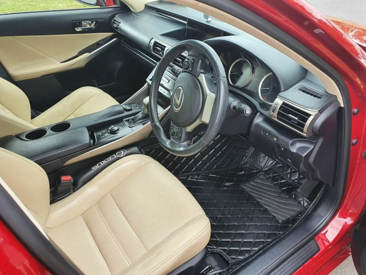 *NEW NCT* 2014 LEXUS IS300H LUXURY 2.5 Hybrid - Image 2