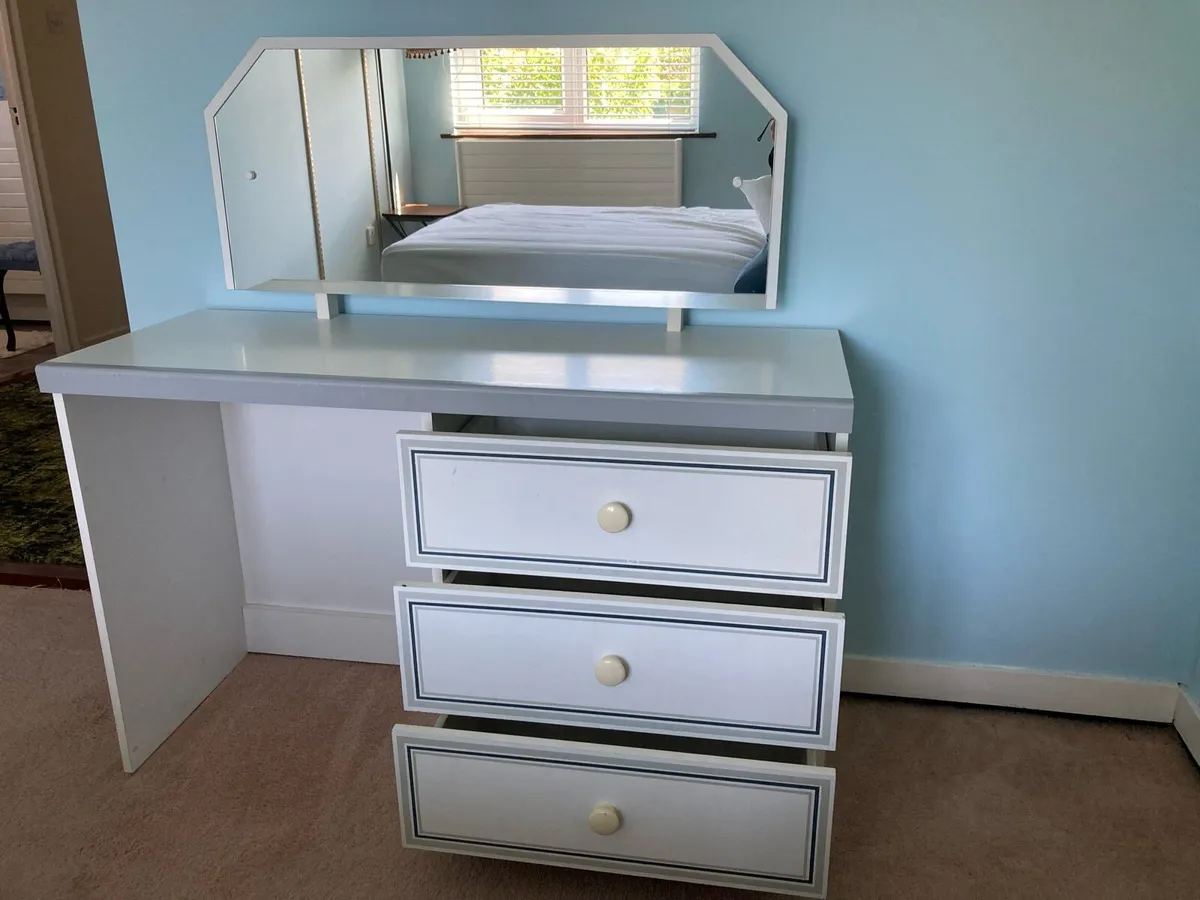 Desk - Image 1