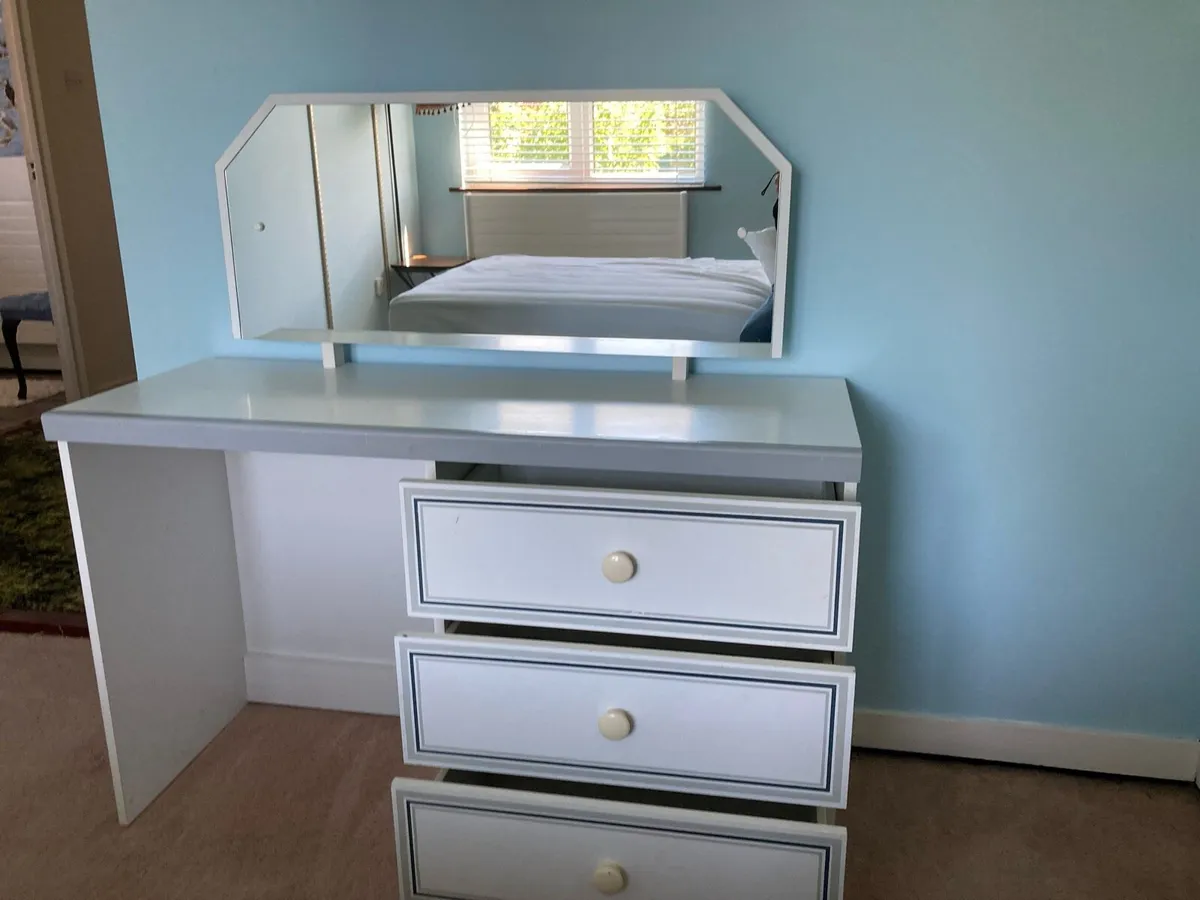 Desk - Image 2