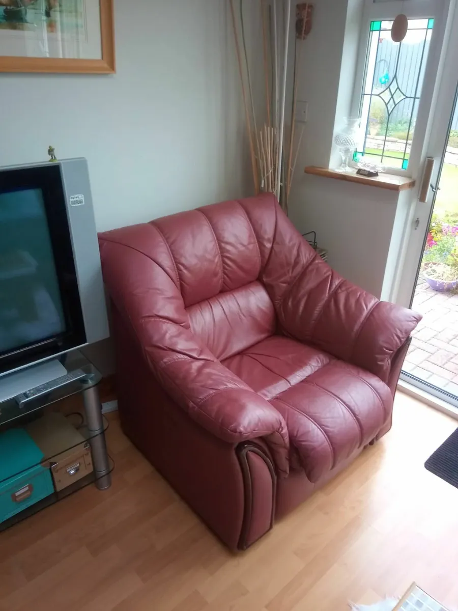 Sofa and Recliner Armchairs - Image 3
