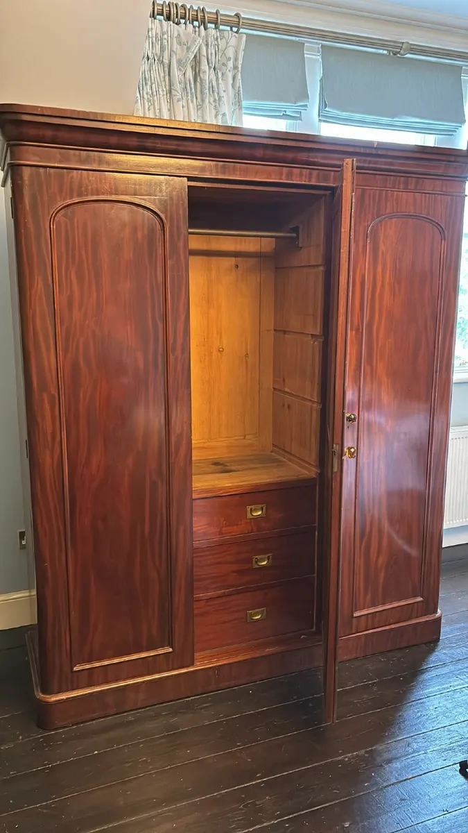 Antique Mahogony Wardrode