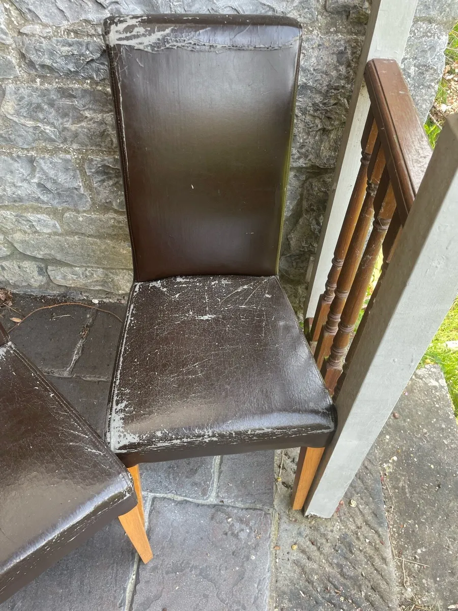 4 brown/black leather chairs with oak legs - Image 4