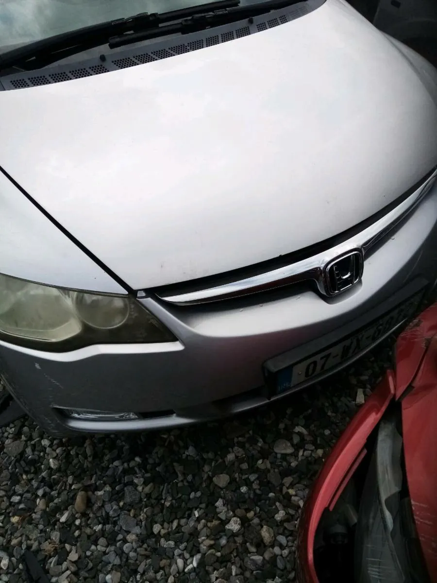 Honda Fit Hybrid 2016 rear bumper  and front 2010 - Image 4