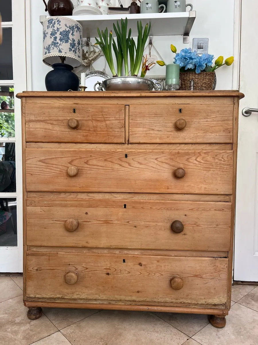 Antique pine chest of drawers - Image 1