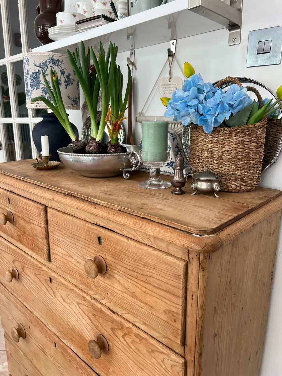 Antique pine chest of drawers - Image 4