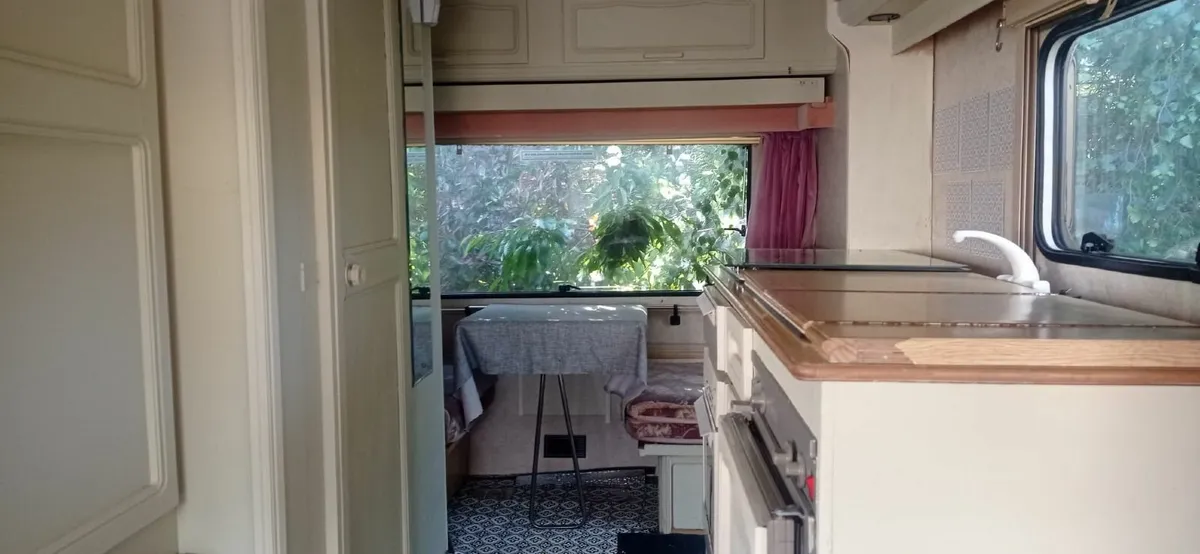 Caravan - Image 3