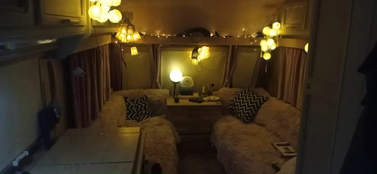 Caravan - Image 4