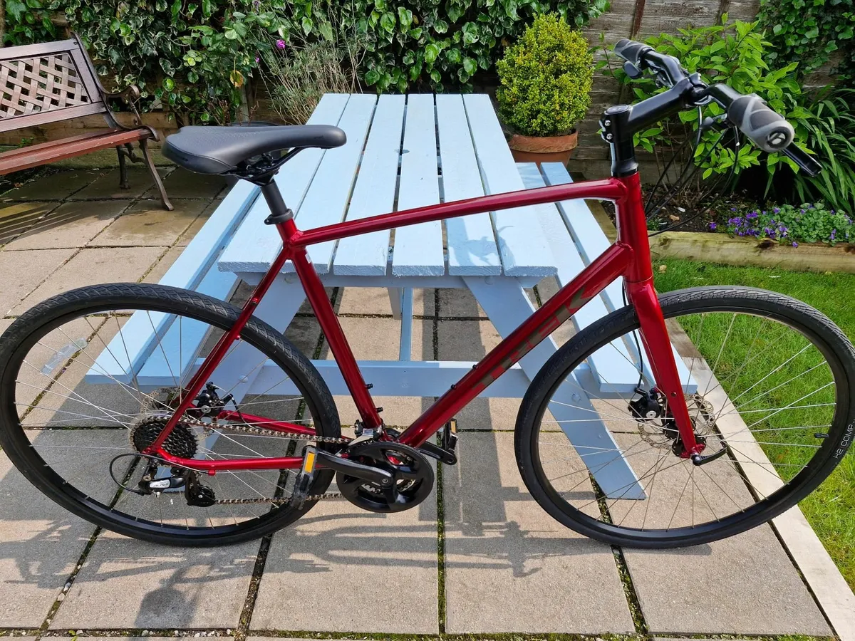 Trek FX1 Gen 3 hybrid bike in very good condition - Image 1