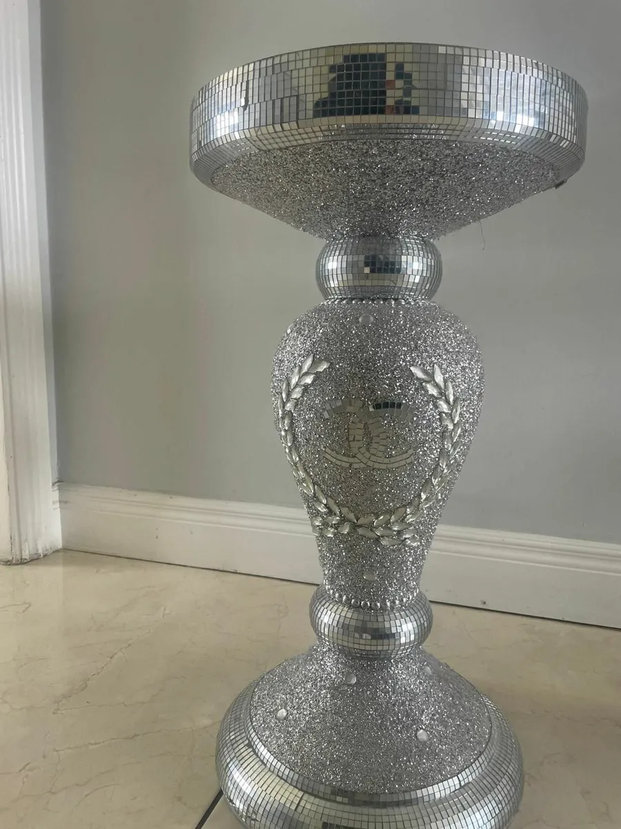 Beautiful crystal mirrored pedestal - Image 1