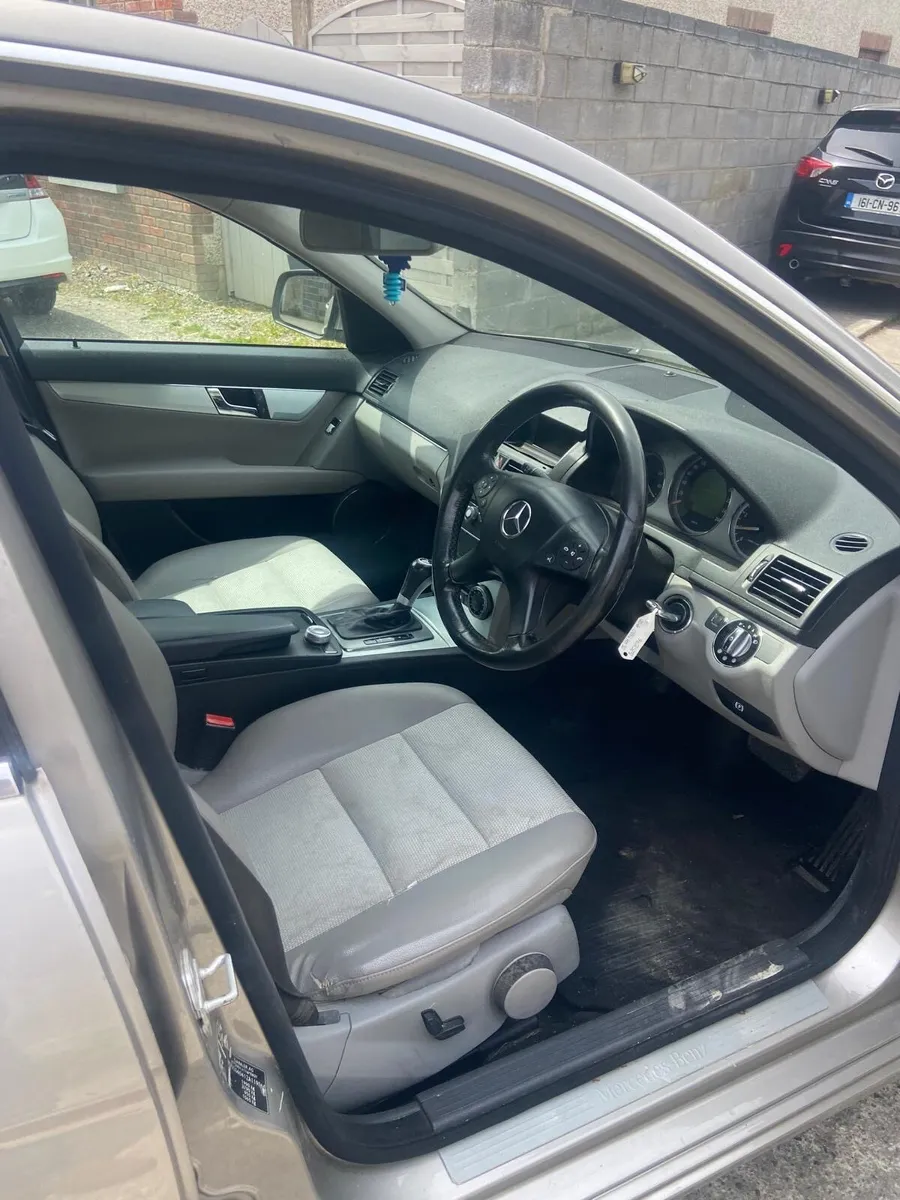 Mercedes C200 - Image 4