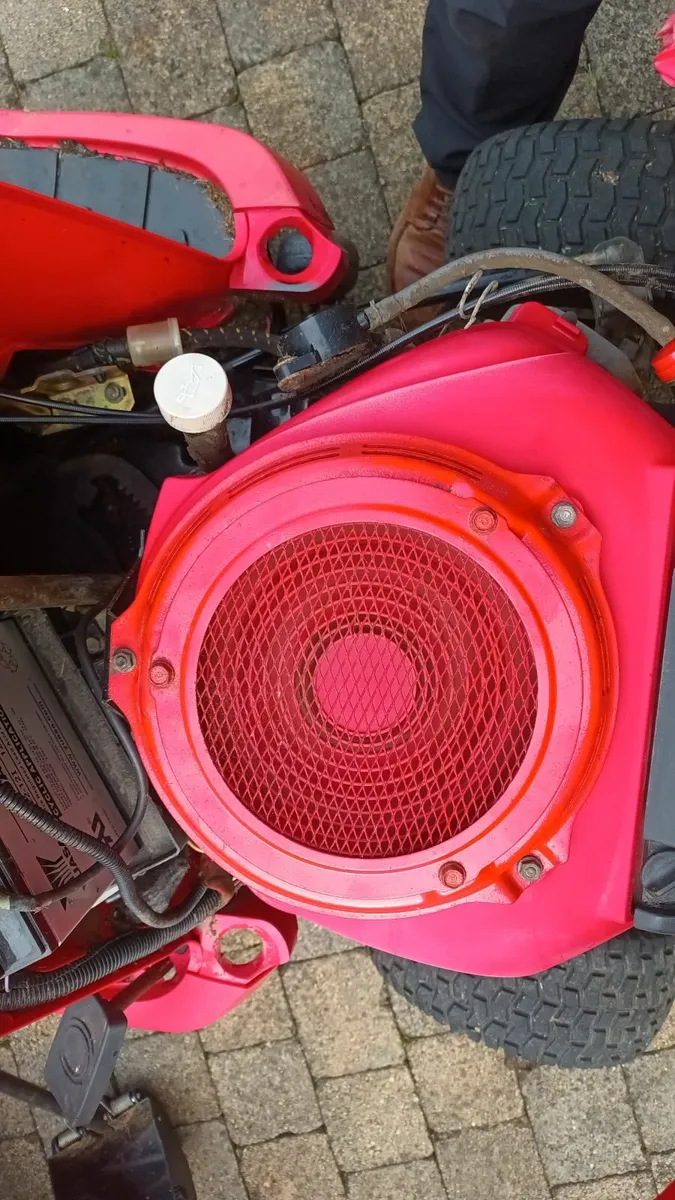 Honda ride on lawnmower - Image 2