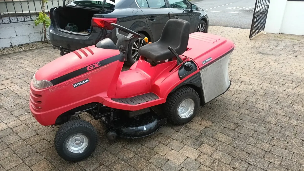 Honda ride on lawnmower - Image 3