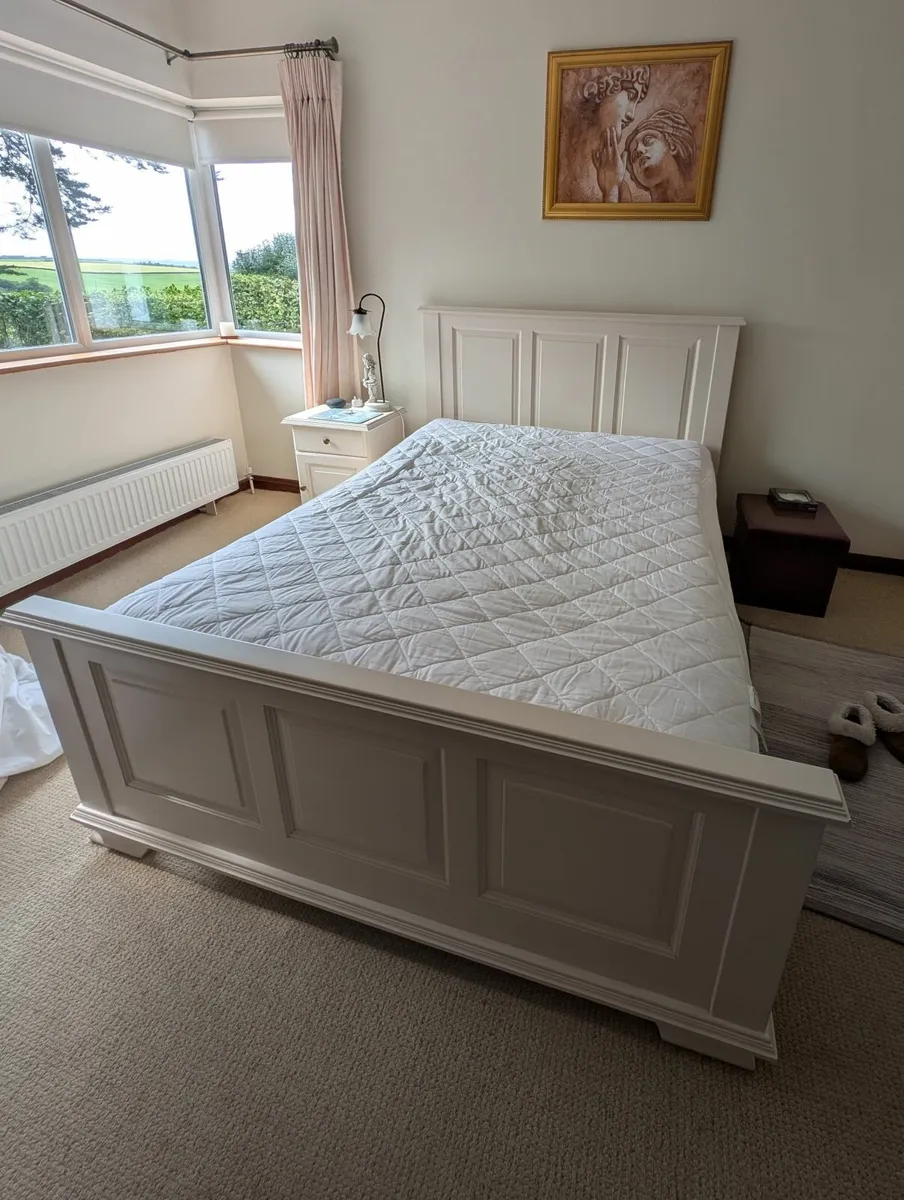 Ivory bed frame - perfect condition. - Image 2