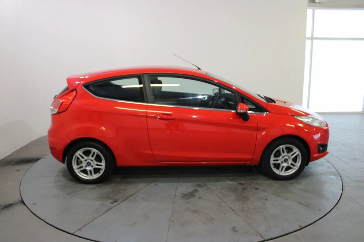 Ford Fiesta 1.0 65ps Zetec 3DR - Image 3