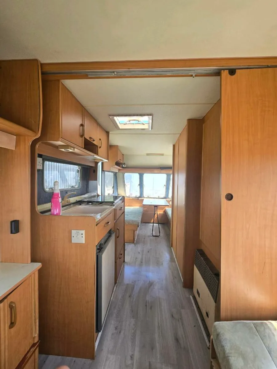 Caravan - Image 4