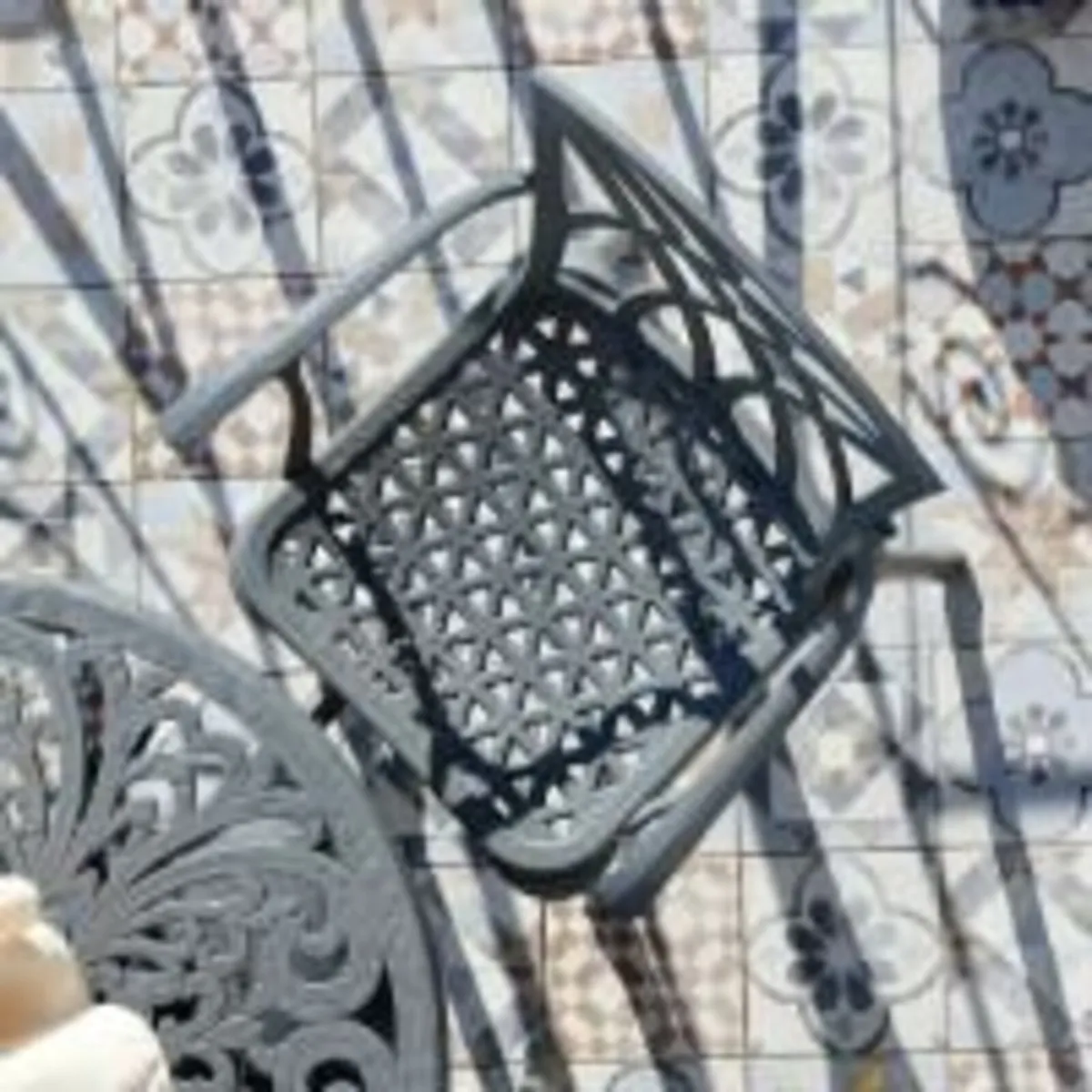 APRIL CHAIR 2 and TABLE SET - Image 1
