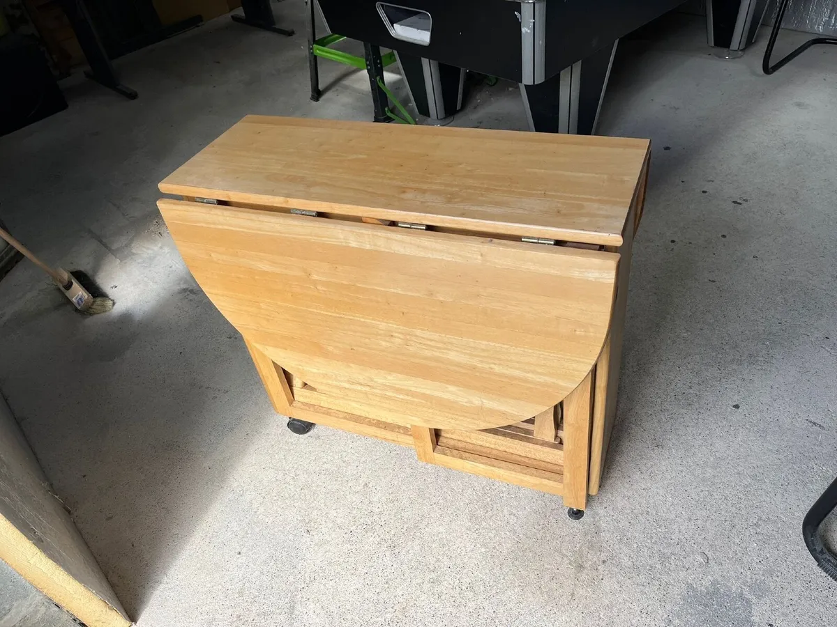 Folding table & chairs - Image 1