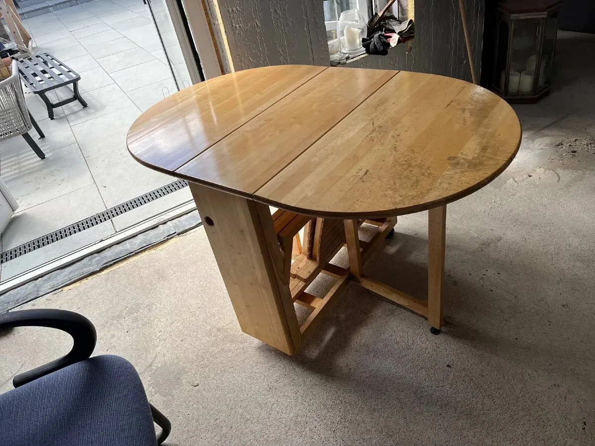 Folding table & chairs - Image 2