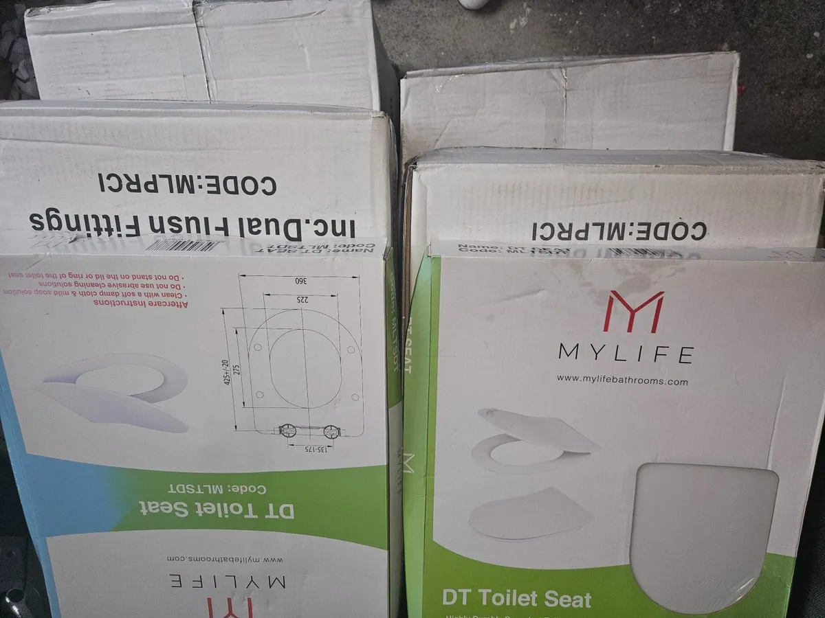 2 toilets plus seats plus preston cistern - Image 2